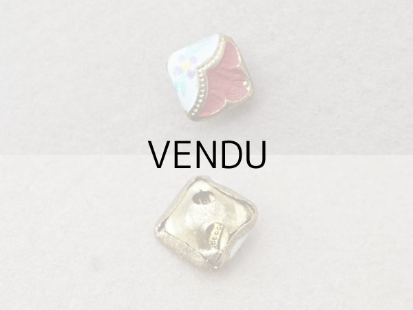 画像2: アンティーク 極小 エナメルボタン 花模様 7mm ボルドー (2)