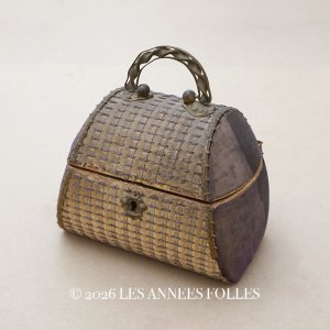 画像: ＊蚤の市＊19世紀 アンティーク ナポレオン3世時代 パニエ型　お菓子箱 ハンドル & 鍵穴付き チョコレートボックス 木箱 