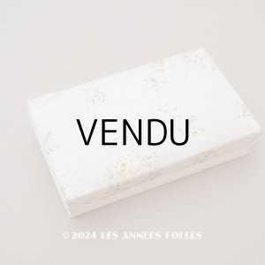 画像: ＊蚤の市＊アンティーク お菓子箱 シルク地 ピンクのリボン＆薄紫と黄色の薔薇