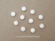 画像1: アンティーク 極小 デイジーのジュエリーパーツ 10ピースのセット 5.5mm 手彫り イボワリヌ  (1)