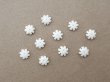 画像5: アンティーク 極小 デイジーのジュエリーパーツ 10ピースのセット 5.5mm 手彫り イボワリヌ  (5)