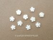 画像1: アンティーク 極小 花のジュエリーパーツ 10ピースのセット 6mm 手彫り イボワリヌ  (1)