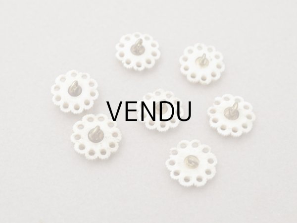 画像4: アンティーク 花のボタン 14mm 手彫り イボワリヌ 7ピースのセット (4)