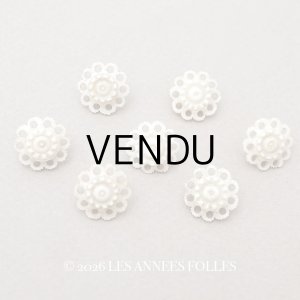 画像: アンティーク 花のボタン 14mm 手彫り イボワリヌ 7ピースのセット
