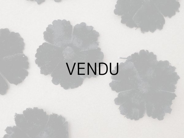 画像3: アンティーク 布花材料 ベルベットの花びら 花芯付き 8ピースのセット 約4.3cm 布花 黒 (3)