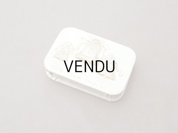 画像2: 1931年 アンティーク とても小さなドラジェのお菓子箱 バテム  (2)