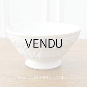 画像: 19世紀 アンティーク カフェオレボウル 花のレリーフ柄 オフホワイト