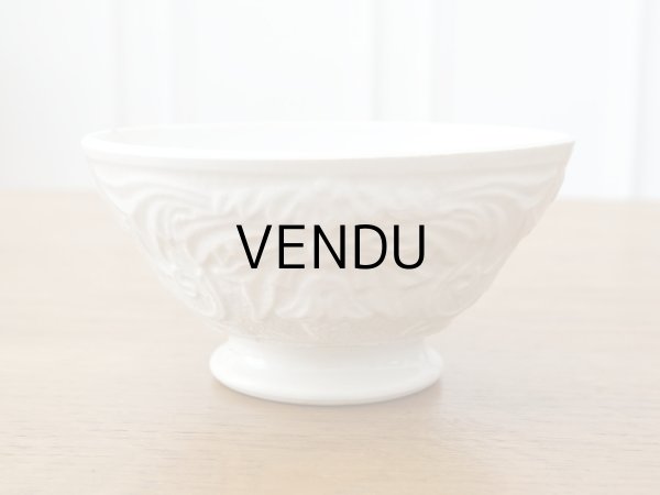 画像2: 19世紀 アンティーク カフェオレボウル 花のレリーフ柄 オフホワイト (2)