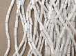 画像4: アンティーク ガラスビーズ  六角形 ホワイトラスター 約2×7mm 40〜41g (4)