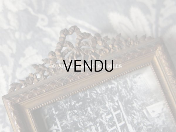 画像5: 19世紀末 アンティーク メタル製 フォトフレーム 花とリボンのガーランド (5)