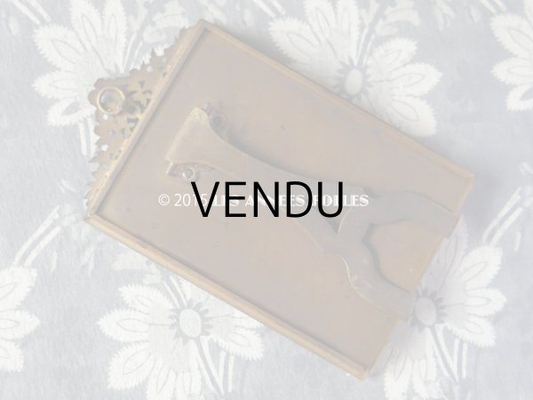 画像6: 19世紀末 アンティーク メタル製 フォトフレーム 花とリボンのガーランド (6)