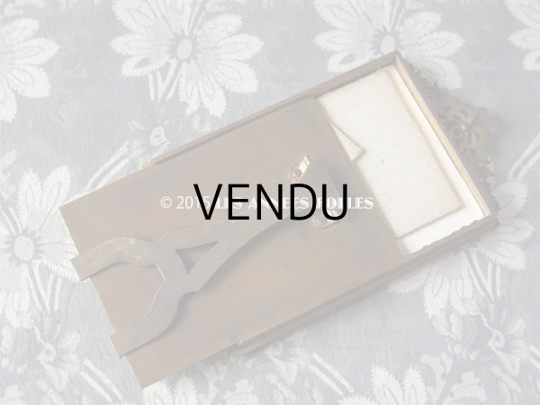 画像8: 19世紀末 アンティーク メタル製 フォトフレーム 花とリボンのガーランド (8)