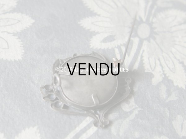 画像4: アンティーク フォトフレームのブローチ 鈴蘭 (4)