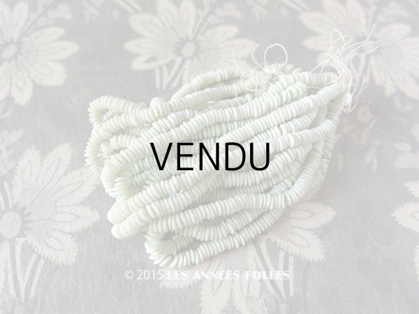 画像1: 1930年代 アンティーク ゼラチン製  スフレ ラムネのような スパンコール アップルグリーン 4mm 1400ピース  COL 17 (1)