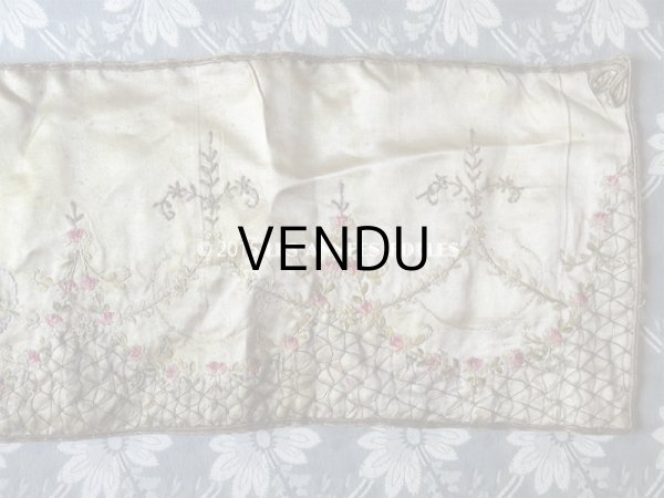 画像6: 19世紀末 アンティーク  リボン刺繍入り シルク布 花のガーランド (6)