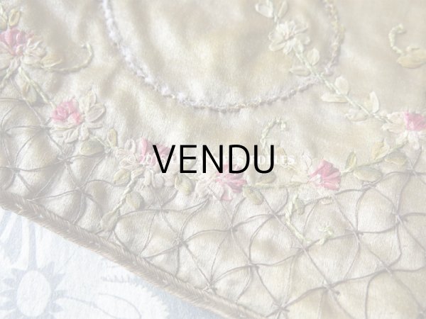 画像3: 19世紀末 アンティーク  リボン刺繍入り シルク布 花のガーランド (3)