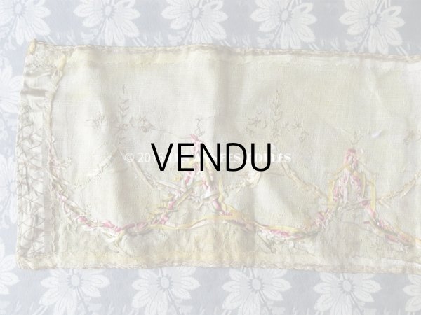画像7: 19世紀末 アンティーク  リボン刺繍入り シルク布 花のガーランド (7)