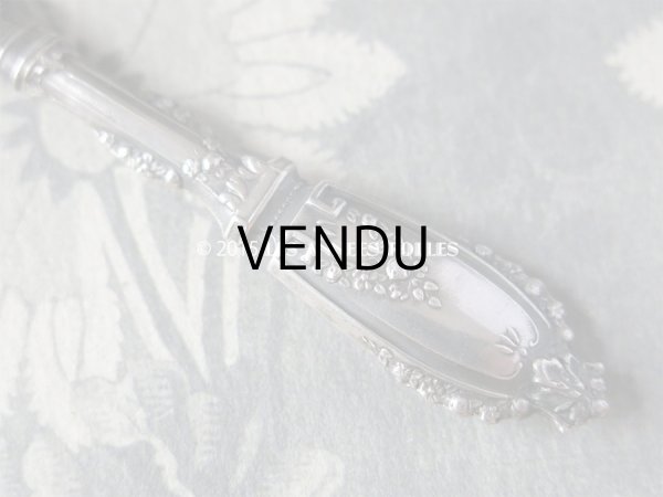 画像11: 19世紀 アンティーク シルバー製 裁縫道具セット 薔薇のガーランド レザーケース付 (11)