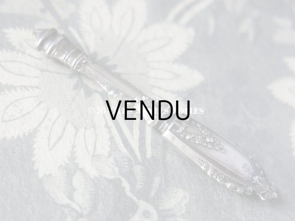 画像8: 19世紀 アンティーク シルバー製 裁縫道具セット 薔薇のガーランド レザーケース付 (8)