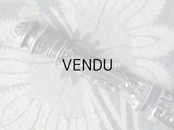 画像10: 19世紀 アンティーク シルバー製 裁縫道具セット 薔薇のガーランド レザーケース付 (10)