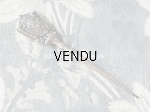 画像5: 19世紀 アンティーク シルバー製 裁縫道具セット 薔薇のガーランド レザーケース付 (5)