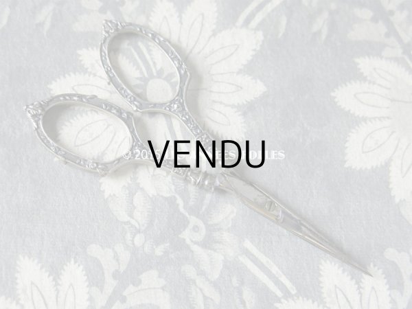 画像14: 19世紀 アンティーク シルバー製 裁縫道具セット 薔薇のガーランド レザーケース付 (14)