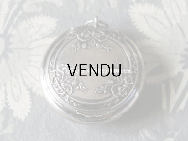 画像3: アンティーク パウダーケース リボンと薔薇のガーランド シルバー製 (3)