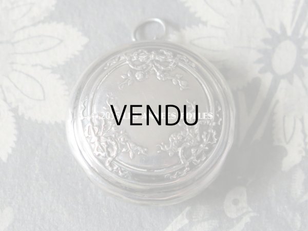 画像4: アンティーク パウダーケース リボンと薔薇のガーランド シルバー製 (4)