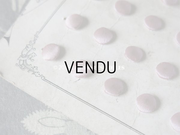 画像5: 19世紀 アンティーク シルク製 小さな くるみボタン 薄紫 7.5mm 36ピース (5)