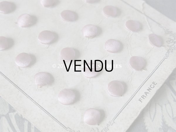 画像7: 19世紀 アンティーク シルク製 小さな くるみボタン 薄紫 7.5mm 36ピース (7)