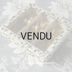 画像: アンティーク リボン＆花＆クロバー型 エパングル入り 硝子の蓋の紙箱 