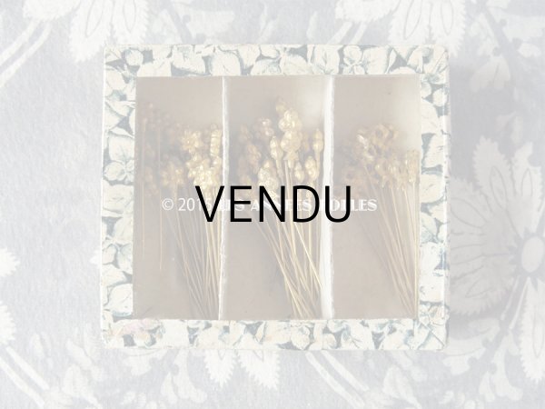 画像3: アンティーク リボン＆花＆クロバー型 エパングル入り 硝子の蓋の紙箱  (3)