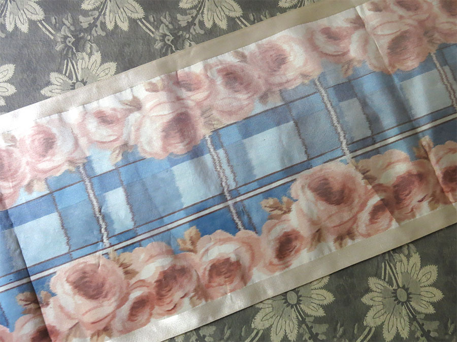 画像1: 19世紀末 アンティーク シルク製  ぼかし織り 薔薇模様 幅広リボン  (1)