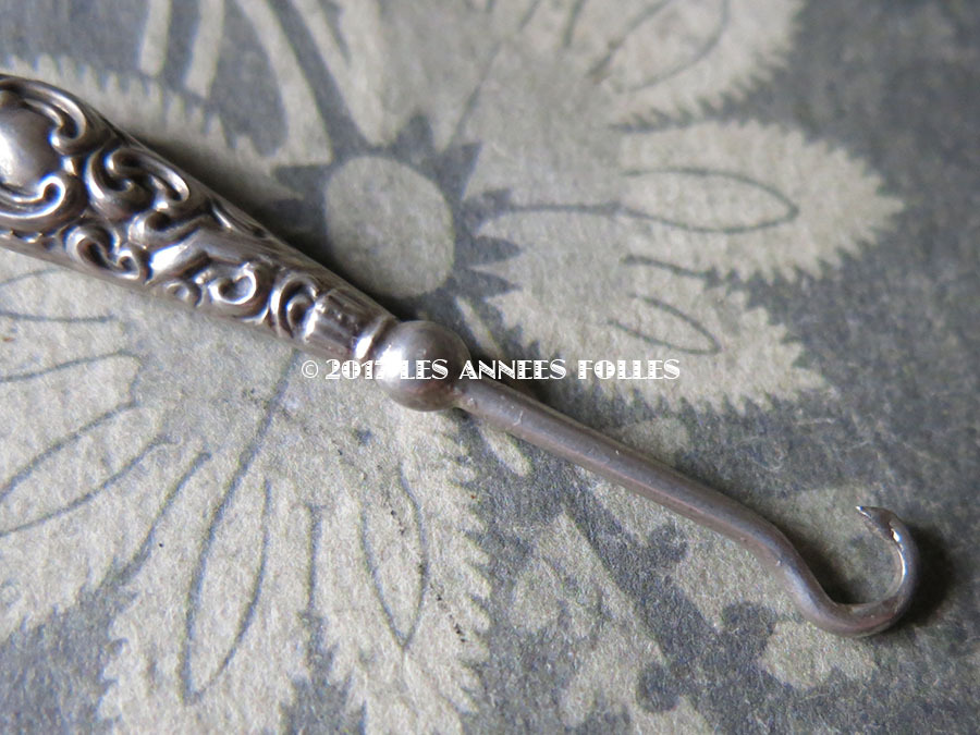 画像2: １9世紀 英国製 アンティーク  シルバー製 シャトレーヌ用 小さなかぎ針  (2)