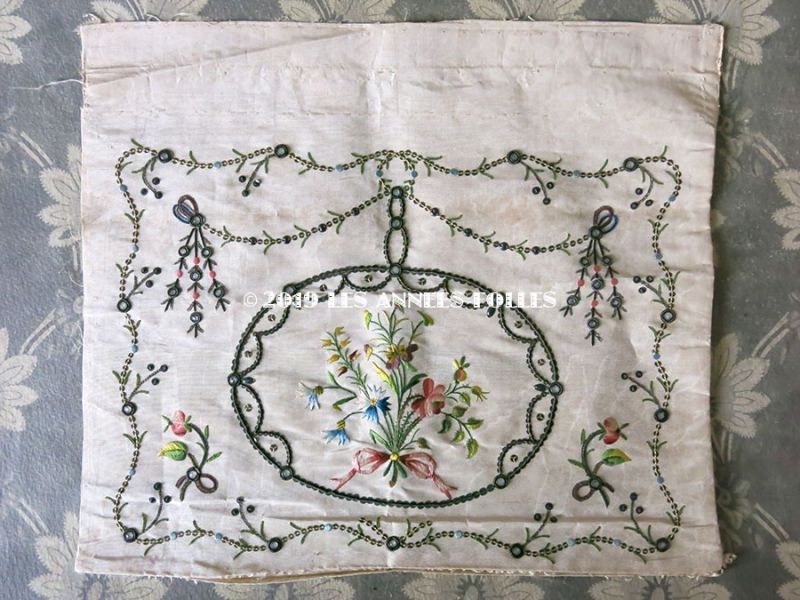 画像2: 18世紀 アンティーク シルク製 刺繍入り ファブリック  (2)