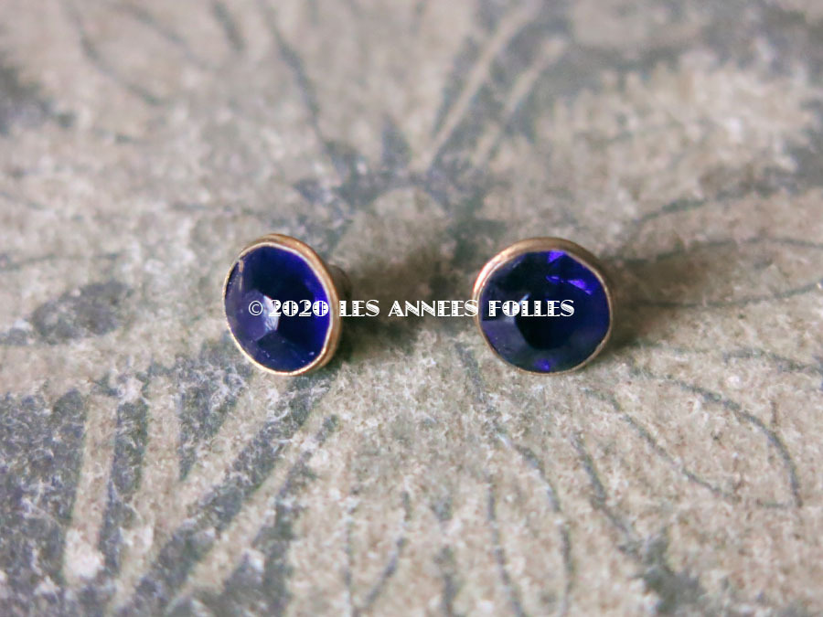 画像2: アンティーク ドール用 極小 青紫色 カット入りガラスボタン 7mm  2ピースのセット (2)