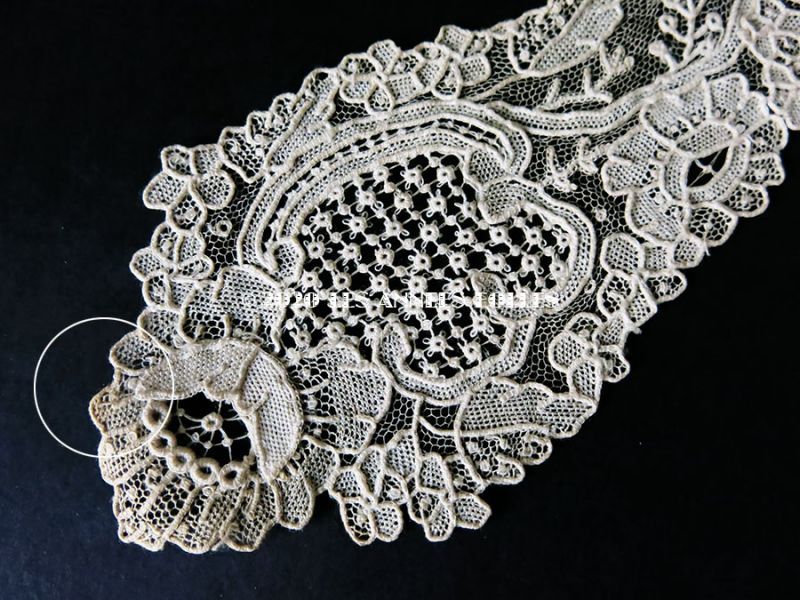 19世紀末 アンティーク ポワンドローズの胸飾り ニードルレース