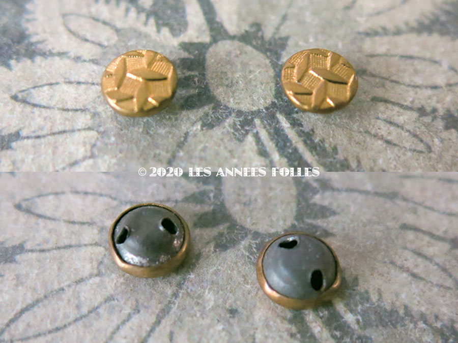 画像2: アンティーク 極小 格子柄のボタン 7.5mm 2〜3ピースのセット  (2)