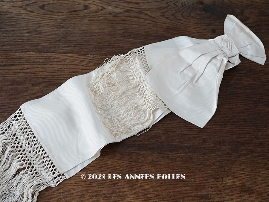 画像1: アンティーク ウェディングドレスの大きなシルクリボン オフホワイト 77×18cm (1)