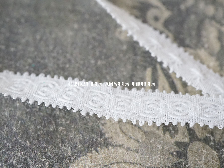 画像3: アンティーク オフホワイトのトリム 刺繍入り 9mm幅  (3)