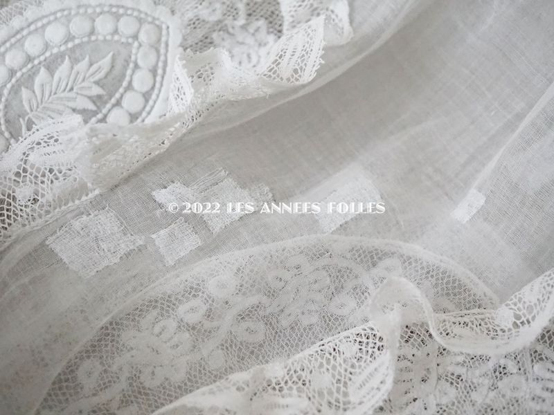 画像: アンティーク 洗礼式のベビードレス 葡萄柄　手刺繍＆手縫い＆手編みのヴァランシエンヌレース 