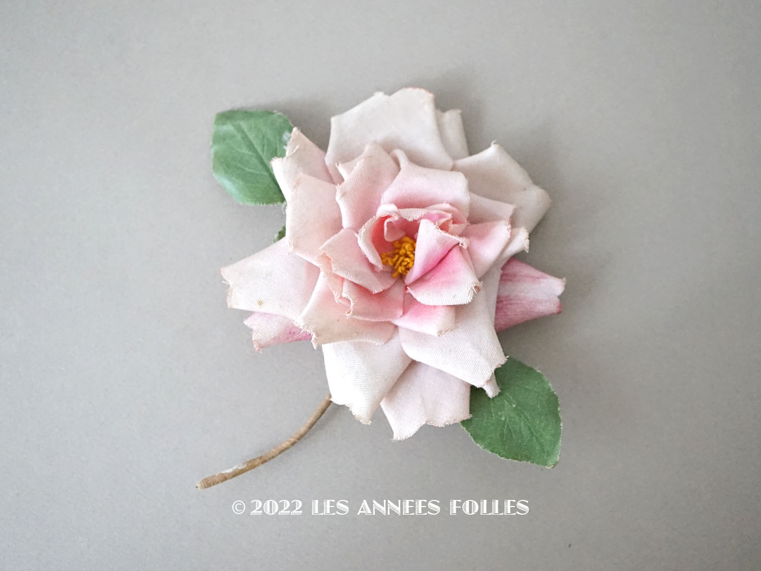 画像1: 1900年代 アンティーク　薔薇の大きな布花 淡いピンク　 (1)