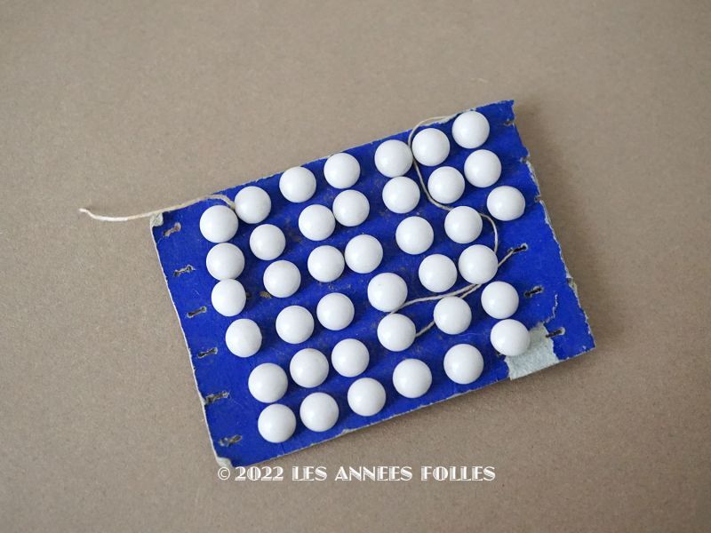 画像1: アンティーク ドール用 極小 7mm ガラスボタン ホワイト 6〜9ピースのセット (1)