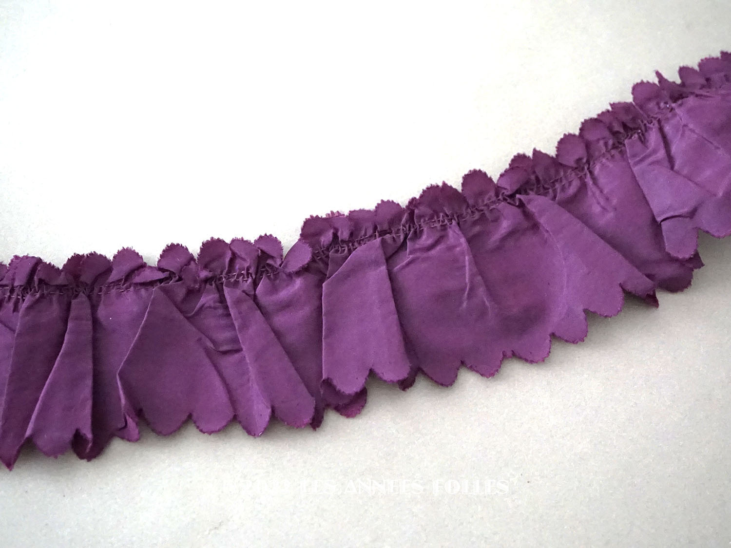 画像1: アンティーク  シルク製　フリルリボン 紫 7.5cm幅   (1)