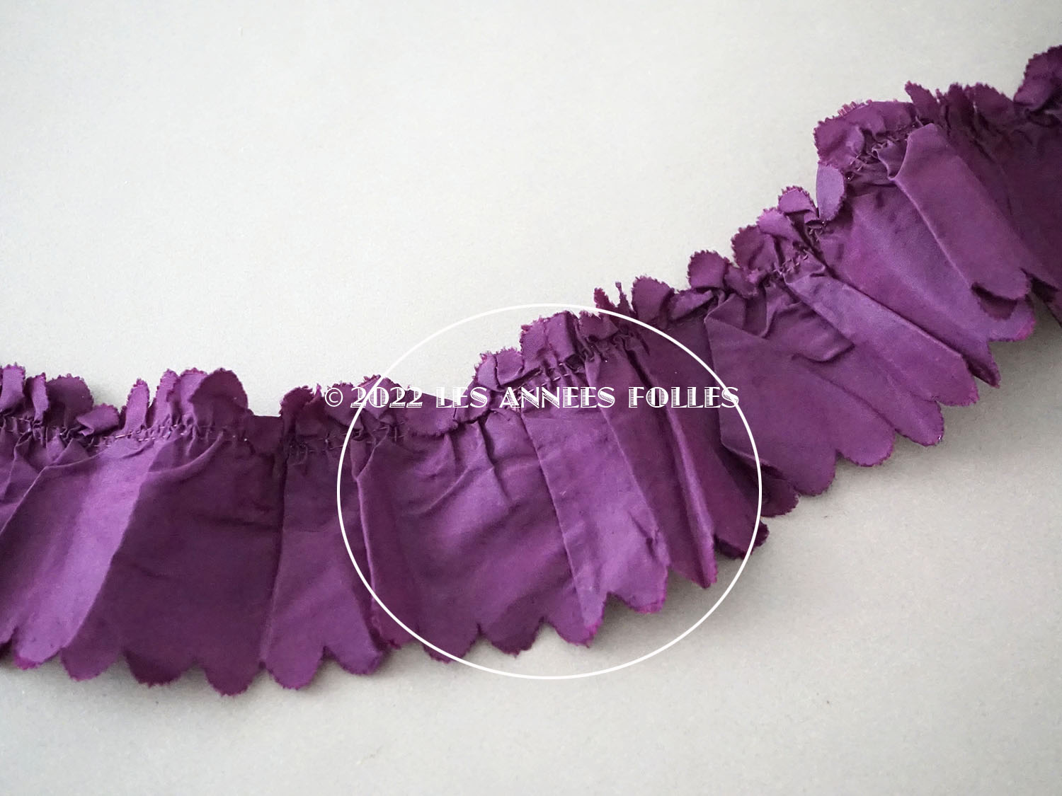 画像2: アンティーク  シルク製　フリルリボン 紫 7.5cm幅   (2)