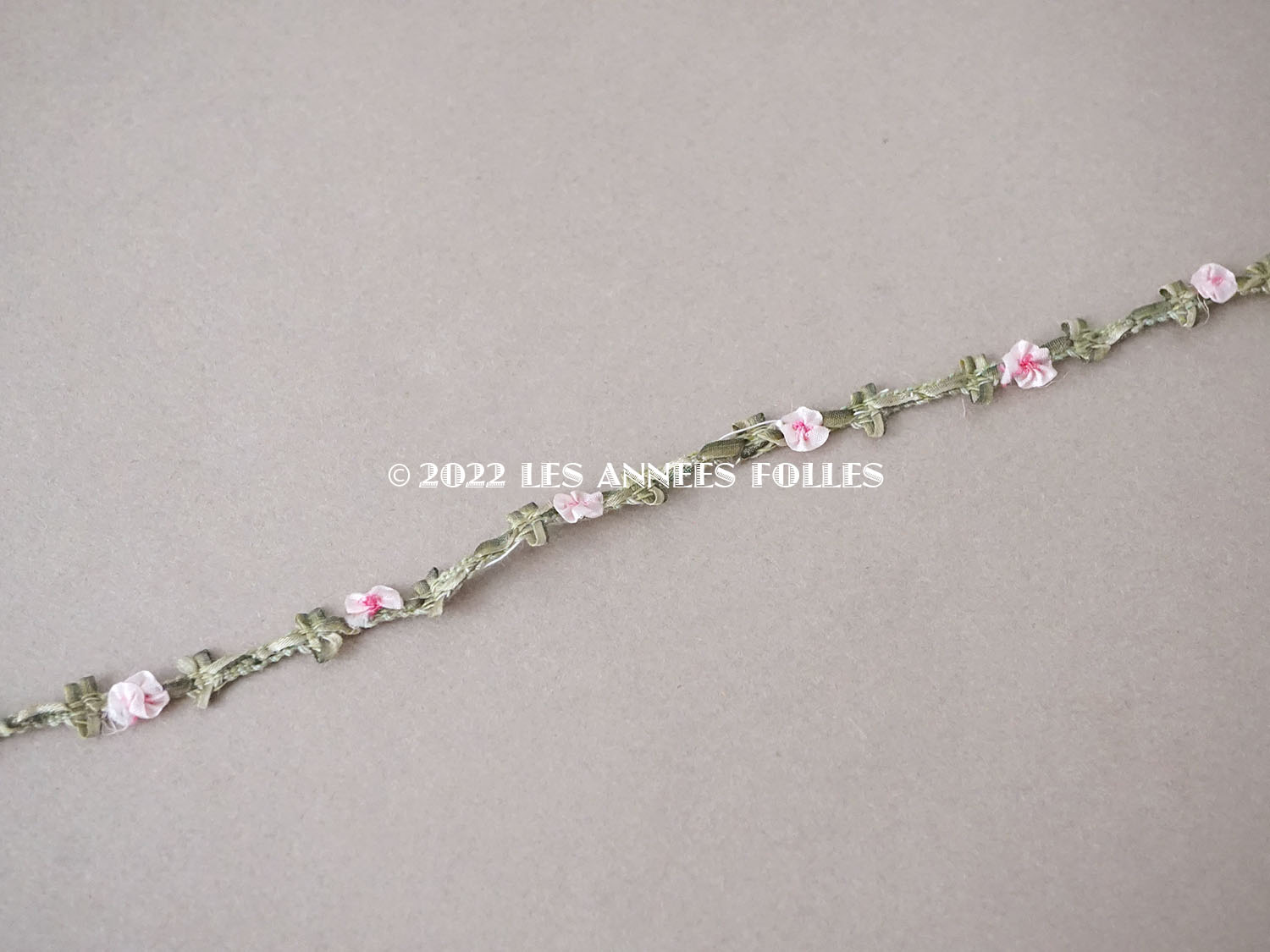 画像4: アンティーク シルク製 小さな薔薇のロココトリム ピンク　79cm (4)