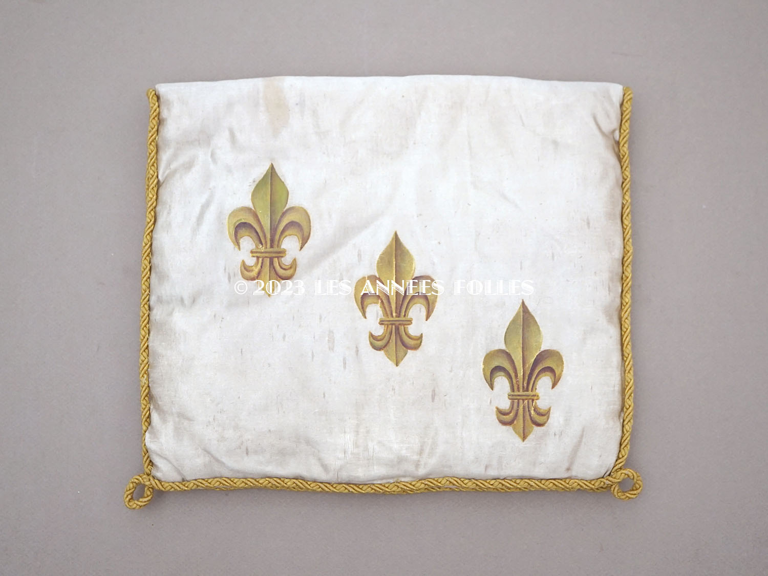 19世紀末 アンティーク シルク製 ハンキーケース 百合の紋章 ハンド
