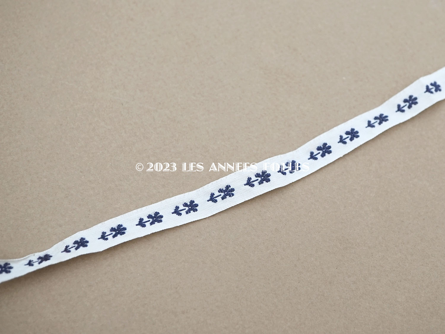 画像3: 1900年代 アンティーク トリム マリンブルーの花刺繍入り 2.1m (3)