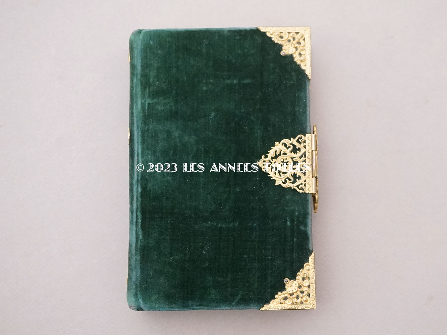 画像2: 1825年 アンティーク ミサ典書 グリーンのベルベット キリストの留め金 (2)