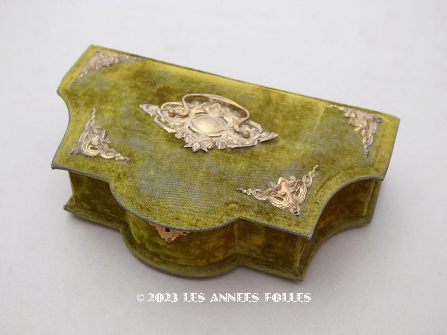 画像1: 19世紀末 アンティーク 　ベルベット製　大きなジュエリーボックス＆裁縫箱 カーキ (1)